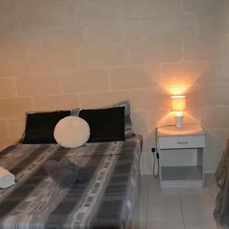 Dog Lovers Homestay St. Paul's Bay